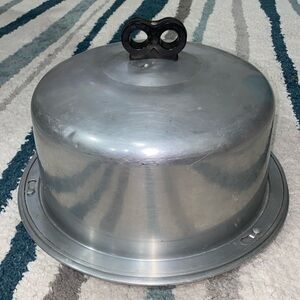 Vintage 70s Regal Ware-Quality Aluminum Cake Plate, Dome Latched Lid 13-1/2”x8”